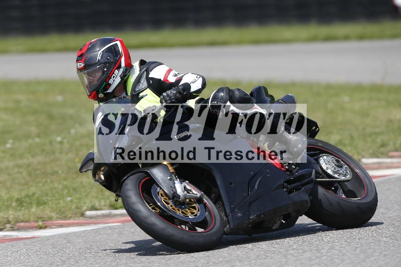 /27 12.06.2025 Ducati Schweiz Trackday Warmup  ADR/gelb-jeaune/42